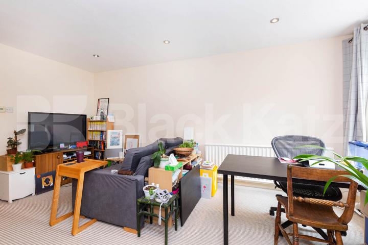 one bedroom located in a desirable location in Canononbury Northampton Park, Canonbury 